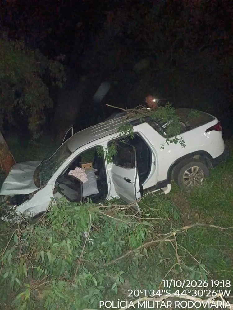 Quatro pessoas ficam feridas em acidente entre três veículos na MG-050, em Itaúna