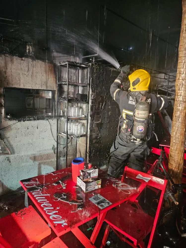 Incêndio atinge bar no bairro Interlagos, em Divinópolis