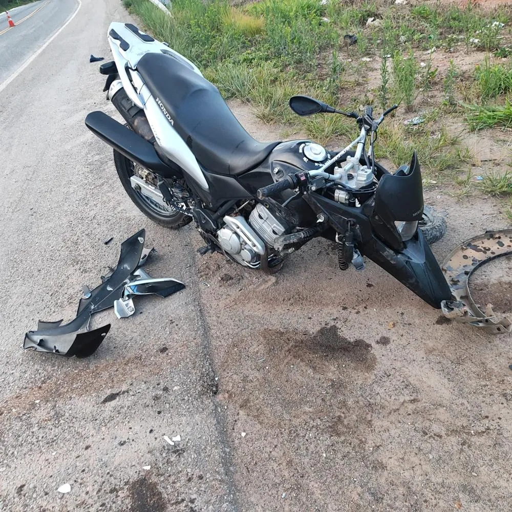 Motociclista fica gravemente ferido após batida com caminhonete na BR-494, em Divinópolis