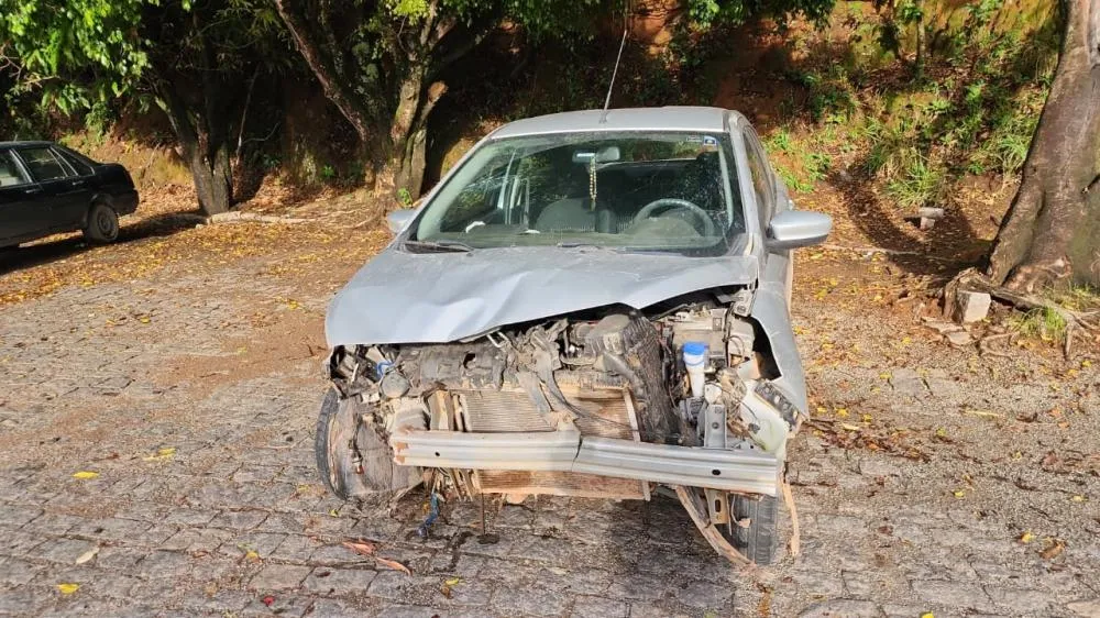 Motorista fica gravemente ferida após perder controle de carro em poça de óleo na MG-050, em Pedra do Indaiá